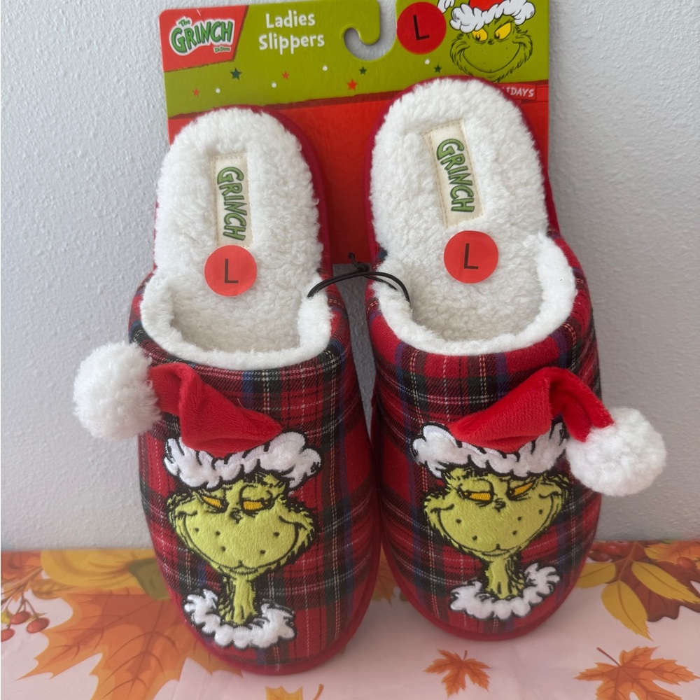 The Grinch  New Ladies Slippers Size: 9/10 Large.